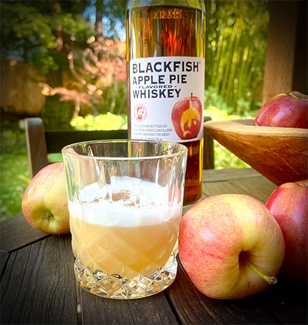 Apple Pie Cocktail - Maple Leaf Sour in a glass
