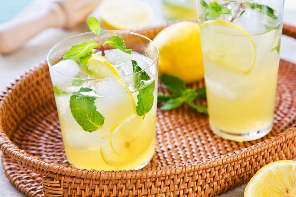 what liquor mixes with lemonade